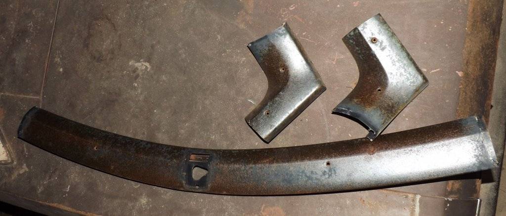 windscreen trim inner.jpg