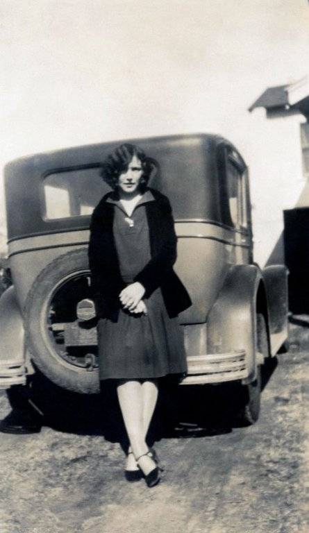 women-automobiles-1920s-17.jpeg