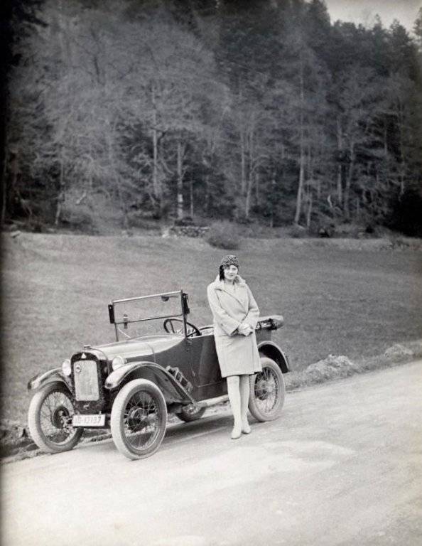 women-automobiles-1920s-32.jpeg