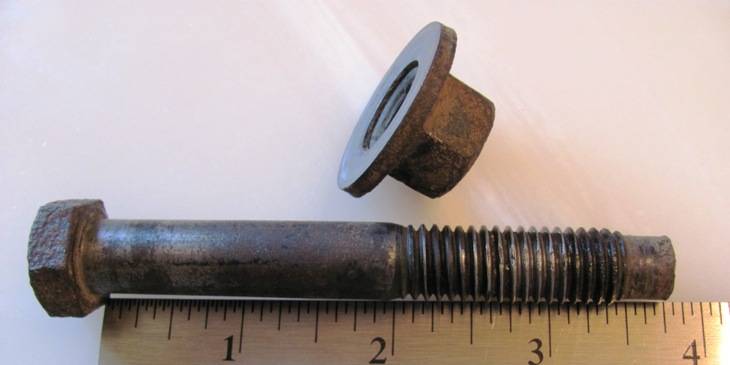 WTB  half inch - 13  x 3.75 dog pointed  bolts and nuts.jpg