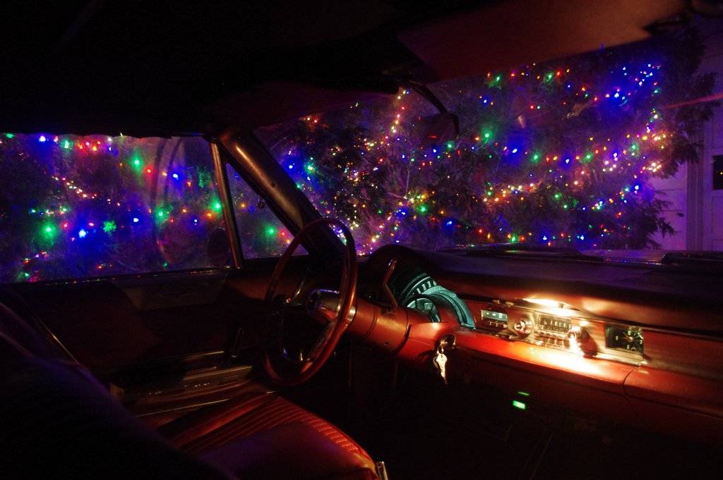 Xmas Lights & 1965 Chrysler 737 Roosevelt Mason 12 07 2022 a.JPG