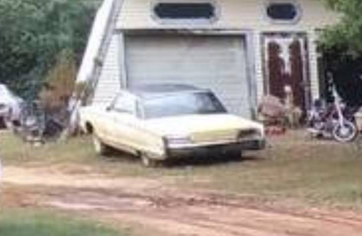 Yard.Car.001.jpg