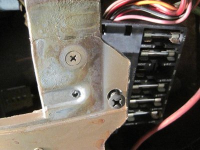 Fuse box location.jpg Fuse box location.jpg