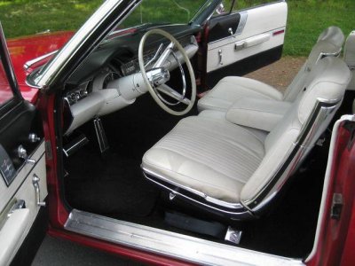 1966_Chrysler_300_050.jpg