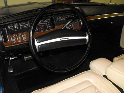 166663 2009 steering wheel.jpg 166663 2009 steering wheel.jpg