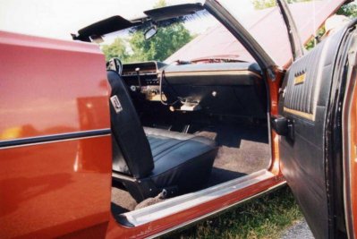 187134 2004 right door sill.jpg 187134 2004 right door sill.jpg