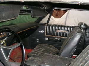 121786 2001  dash and right seat.jpg