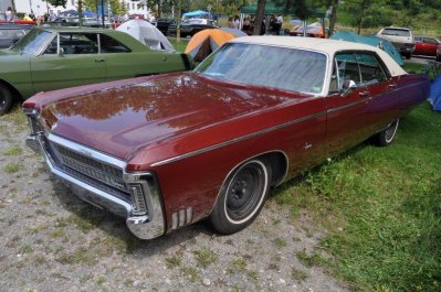 1969 Imperial 4-door Hardtop E7 Dark Briar Metallic - 03_Bildgröße ändern.jpg