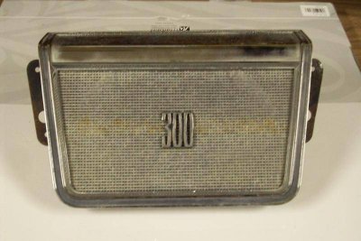 2014-12-05 Chrysler 300 Speaker grille 001.jpg