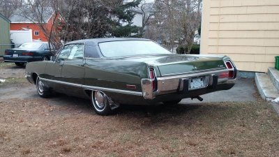 1973 Newport Custon sedan green 9.jpg