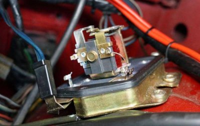 voltage_regulator.jpg voltage_regulator.jpg