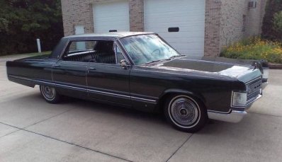 1967ChryslerImperialCrown_01_1000-700x402.jpg