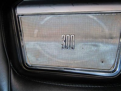 rear seat speaker grill 001.jpg