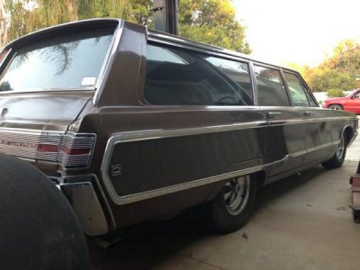 1968 Chrysler New Yorker Town and Country 2.jpg