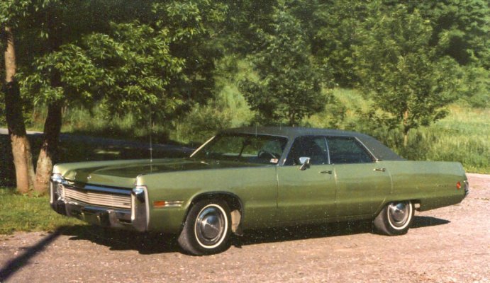 Chrysler Imperial 1973 Foto vorne links-2.jpg