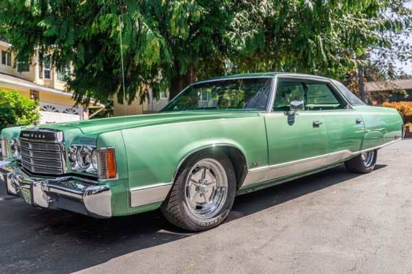 dodge 1964_charger_02.jpg