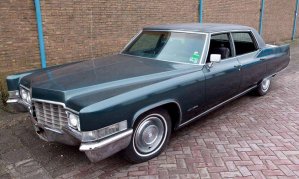 800px-Cadillac_fleetwood_1969.jpg