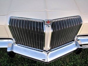 large_1976-Chrysler-New+Yorker-Brougham-grille.jpg