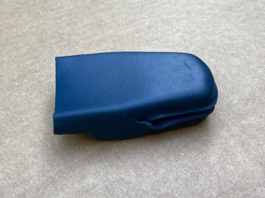 seatbelt_cover_B5.JPG seatbelt_cover_B5.JPG