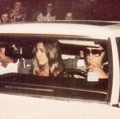 elvis-presley-linda-thompson-in-car-3.jpg