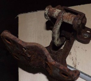 hinge1.jpg hinge1.jpg