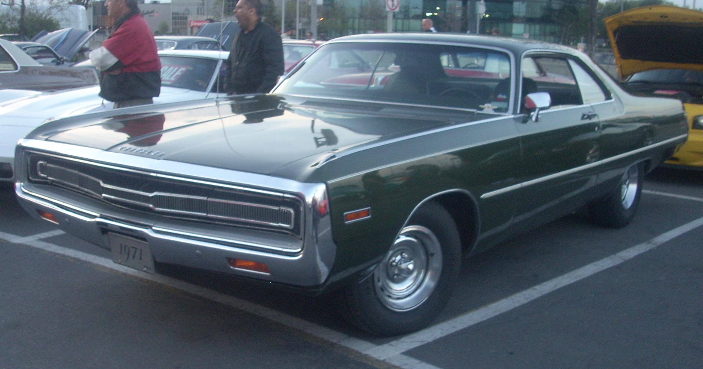 %2771_Chrysler_300_(Orange_Julep_%2710).jpg