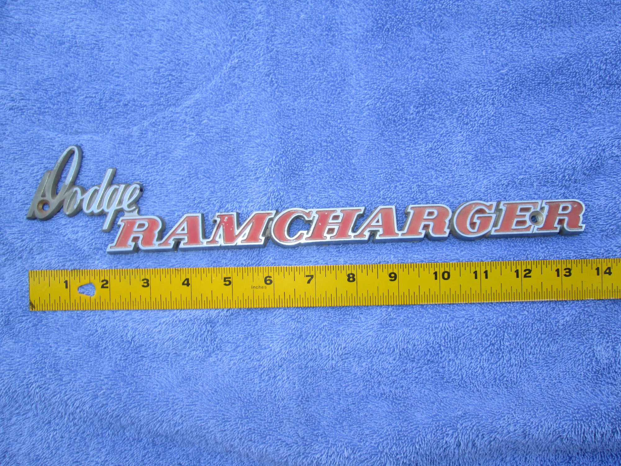 emblem-tailgate-ramcharger.jpg