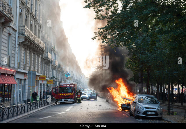 paris-france-25th-october-2012-early-evening-car-fire-near-to-the-cm8304.jpg