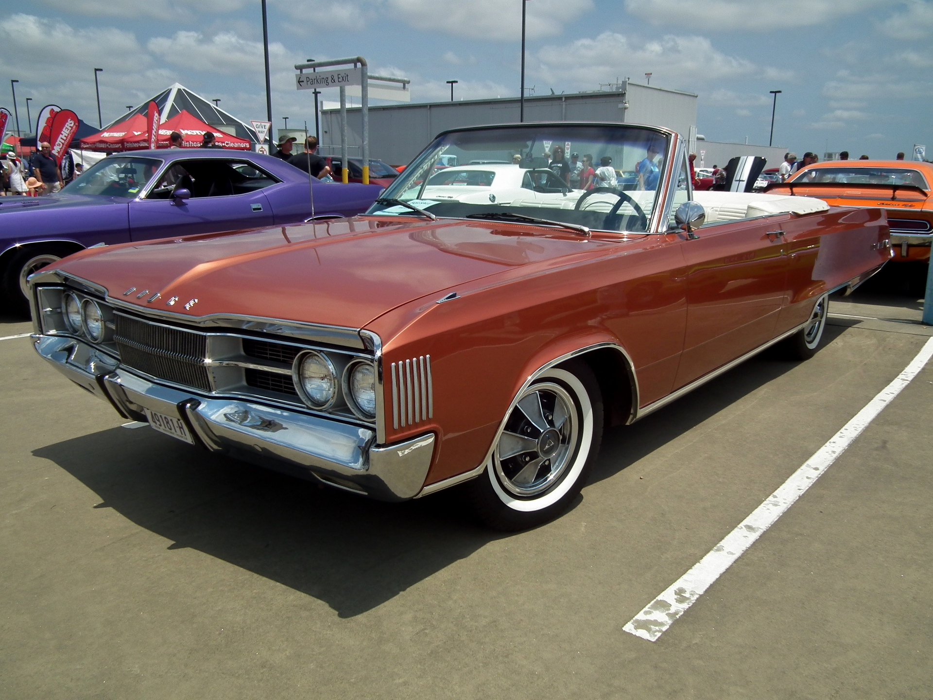 1967_Dodge_Polara_500_convertible_(12404125873).jpg