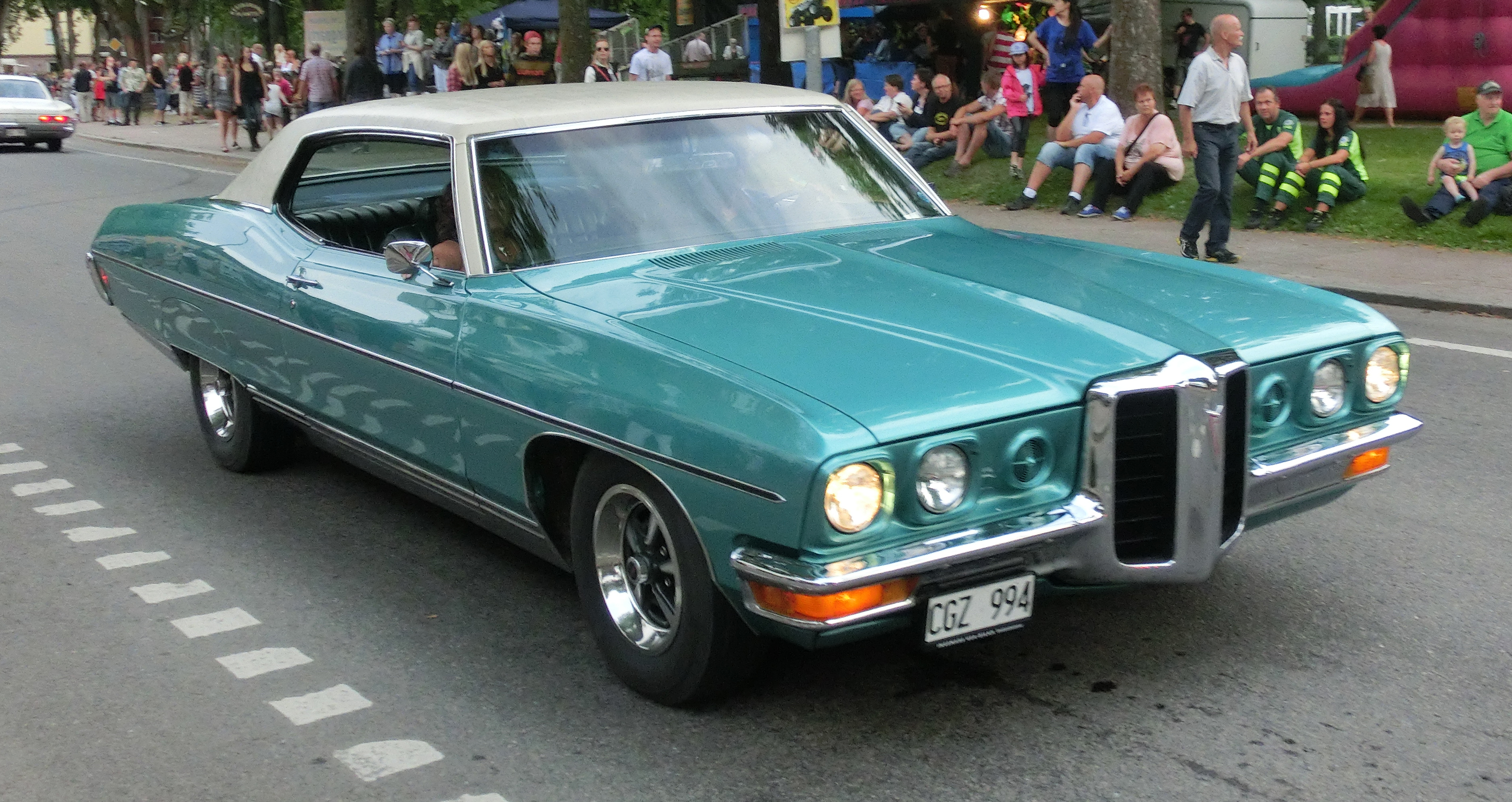 Pontiac_Bonneville_1970_-_Falk%C3%B6ping_cruising_2013_-_1708.jpg