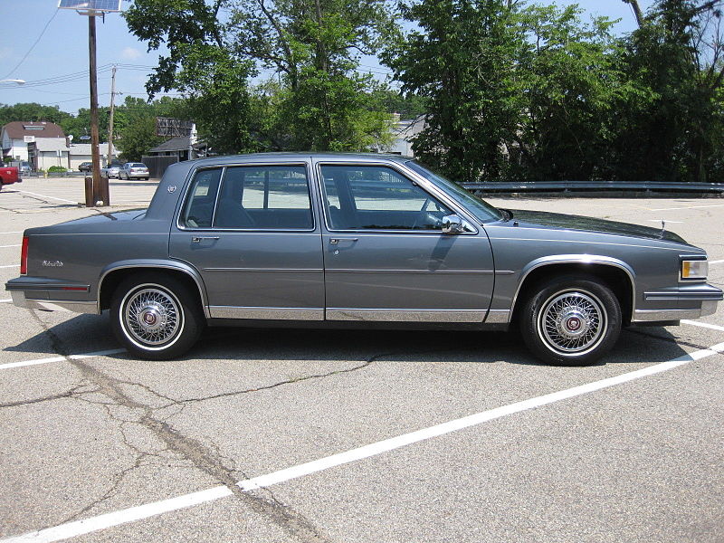 800px-1988_Cadillac_Sedan_Deville_%2805%29.jpg